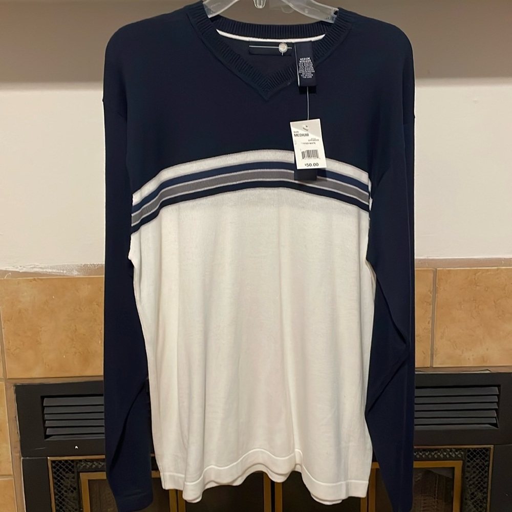Men’s NWT Striped V-neck Sweater (size M)